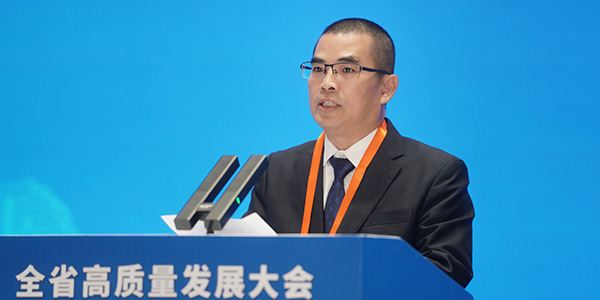 01月，，，，，全省高质量生长大会召开，，，，，天下工商联副主席、集团董事长温志芬作为企业代表加入大会.jpg